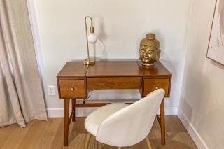 Chic Desert Retreat - 8