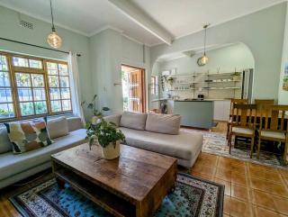Beachside 2BD Home in the heart of Sea Point! - Cidade Do Cabo - 0