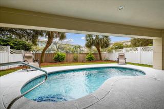 35 Crabline Ct- Private Pool, Beach Shuttle, Super Close to Beach! FREE Activities Included - Hilton Head Island - 0