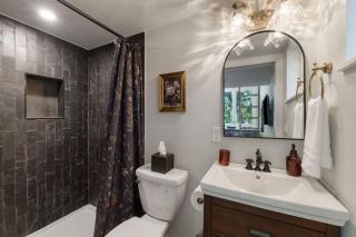 Extended Stay Retreat Top Notch Deck with Greenbelt View - Austin - 8