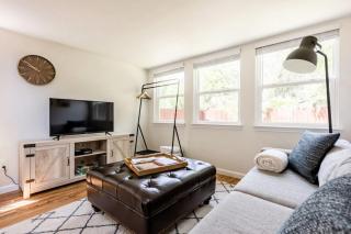 Charming, Cozy Tiny Gem with Hot Tub and Trail Access - Austin - 2