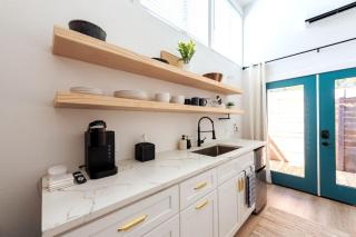 Cozy and Bright Mid-Century Gem in Eastside Action - Austin - 4