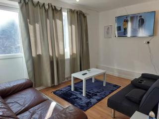 5 Bedroom House in Romford - 9