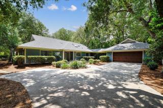 47 Off Shore- Dogs OK, Huge Outdoor Space & Private Pool, FREE Activities Included - Hilton Head Island - 0