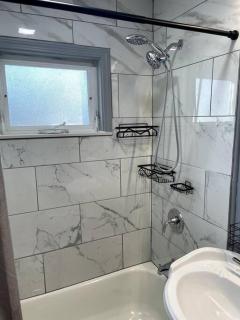 New Quaint & Convenient Hideaway Great Location - 8