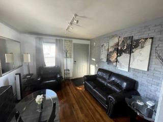 New Quaint & Convenient Hideaway Great Location - East Hartford - 3
