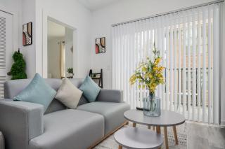 Luxury 1B1B Balcony Downtown 542Blvd - 9