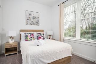 Luxury 1B1B Balcony Downtown 542Blvd - 8