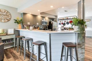 Condo with Pool about 2 Mi to Table Rock Lake! - 5