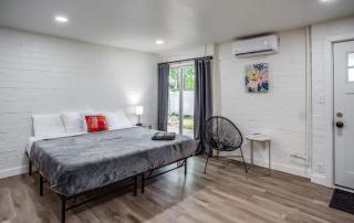 Newly Renovated Bright Studio - 5