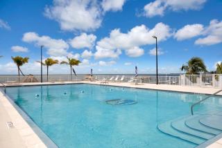 Steps to the Ocean and Heated Pool - Marathon - 9