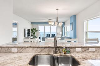 A Wave From It All Oceanfront Pool - 4