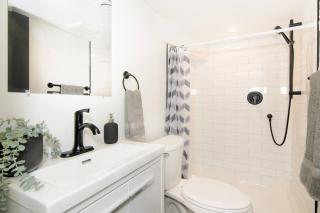 RentX Modern Suite - Near GO Hospital Parking - Hamilton - 6