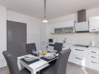 Apartments Villa Enzian - Comfort Two Bedroom Apartment with Balcony and Sea View - Mlini - 3
