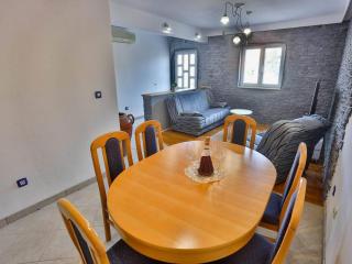 Apartment Lenka with garden - 7