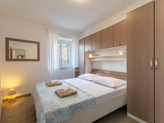 Apartments Sonja - Two Bedroom Apartment with Balcony and Garden View A3 2 ST - Pučišća - 4