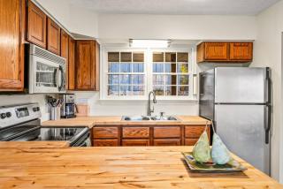 Downtown Getaway - Patio Views - Luray - 3