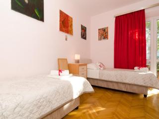 Apartment Red Orange - Two-Bedroom Apartment with Terrace - 5