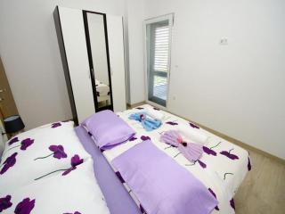 Apartments Vesela - Comfort One Bedroom Apartment with Balcony and Sea View - Janjina - 2