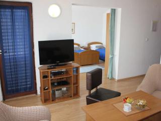 Guest House San Antonio-Comfort One Bedroom Apartment with Balcony no 1 - Ploče - 0