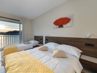 Apartments Ema-Comfort Two Bedroom Apartment with Sea View Fancy - Rogotin - 4