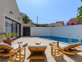Villa Stone Pearl - Two Bedroom Holiday House with Pool - Sutivan - 8