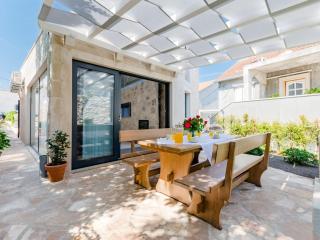 Villa Stone Pearl - Two Bedroom Holiday House with Pool - 9