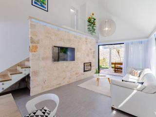 Villa Stone Pearl - Two Bedroom Holiday House with Pool - 4