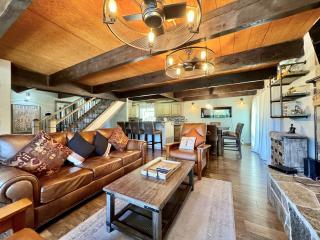 Cozy Tahoe Retreat Huge Yard - South Lake Tahoe - 4