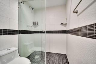 Completely Remodeled 2BD-2BA Plaza Bonita - 8