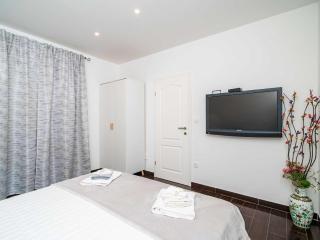 Apartments Dub - One-Bedroom Apartment no 3 - 2