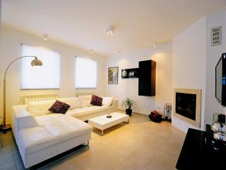 Villa Gea - Three Bedroom with Swimming Pool - 8