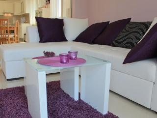 Apartment Siesta - Two-Bedroom Apartment with Balcony and Sea View - 7
