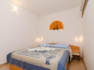 Apartments Villa Dinga -Borak - Two Bedroom Apartment with Terrace No 1 - 9