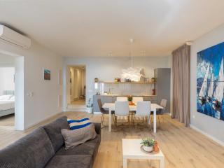 Apartments aMare - Three Bedroom Apartment with Terrace and Jacuzzi - 7