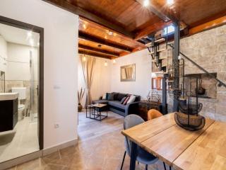 Stone House Prapatna-Two Bedroom Holiday Home with Swimming Pool - Smokvica - 0