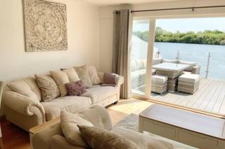 Cotswold Lakeside HeavenTheLilyPadSpring Lake - 3
