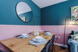 Stylish Grimsby 3-bedroom House with Wi-Fi & Parking Sleeps 6 by PureStay - Grimsby - 4