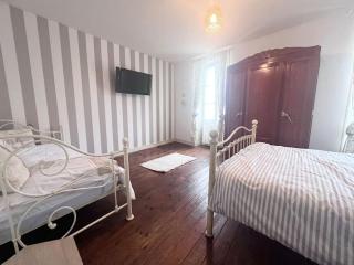 Town Centre with garden & free parking Le Dorat - 4