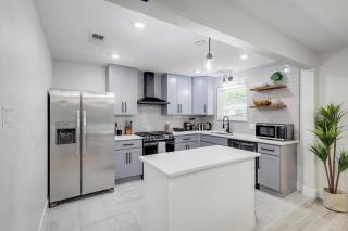 Relaxing Texas Retreat 4BR w Pool & Dream Kitchen - 6