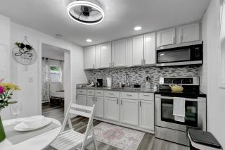 Daisy Hideout Gateway Near Downtown Tampa - 9