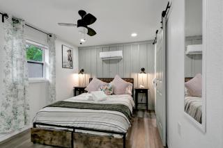 Daisy Hideout Gateway Near Downtown Tampa - 2