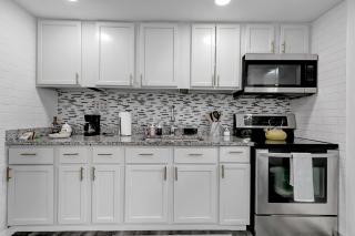 Daisy Hideout Gateway Near Downtown Tampa - 1