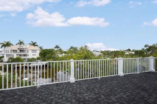 Dockside Retreat Gorgeous Canal Villa with Heated Pool - 3
