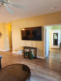 Cozy 2 BR Getaway and Peaceful Patio - Myrtle Beach - 8