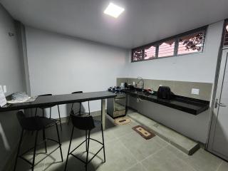 Suíte Privativa Climatizada Mobiliada com Garagem e Wi-Fi 3 - Goiânia - 1