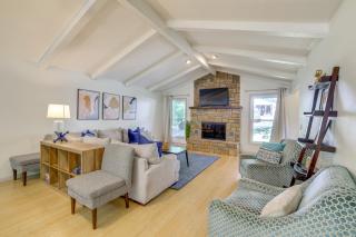 Home with Trail Access and Fire Pit in Bella Vista! - Bella Vista - 0