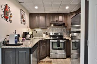 Cozy 1BR, 1BA Mountain Green Condo with Amenities and Discounted Lift Tickets - Shuttle, Pool, Hot Tub, Sauna, Gym - Killington - 2