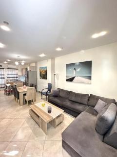 Tide and Tonic spacious 1bd apartment with extra Loft Style Sleeping Area, Paleo Faliro - 3