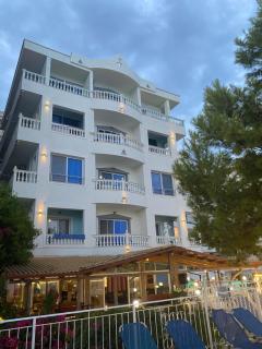Kalemi's Beachside Hotel - 4